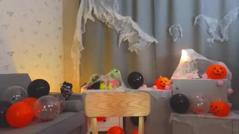 Lisa online show from 10/29/25, 01:13