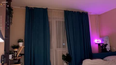 -Lisa- Help me to reach 100 thumbs up3 online show from 09/18/25, 09:39