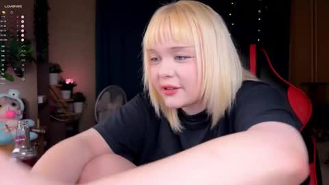 -Lisa- Help me to reach 100 thumbs up3 online show from 10/12/25, 08:52