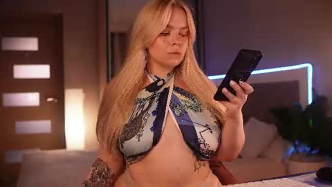 Snapshot of lisalovesweet chatting on 06/19/26, 09:02 Lisa online show from 06/19/26, 09:02