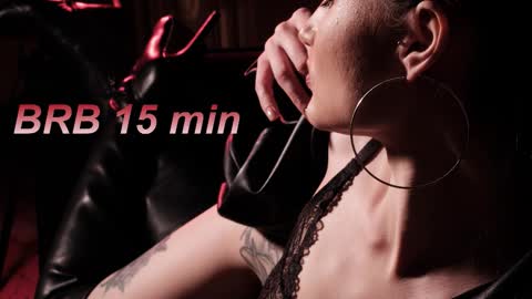 Snapshot of lisamooore chatting on 10/07/25, 04:31 Lisa Moore online show from 10/07/25, 04:31