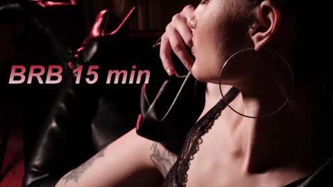 Snapshot of lisamooore chatting on 11/11/25, 07:08 Lisa Moore online show from 11/11/25, 07:08