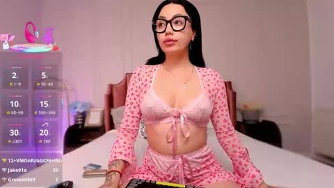 Snapshot of lisaraee chatting on 11/12/25, 10:04 Lisa online show from 11/12/25, 10:04