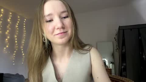 lisasmall online show from 06/11/26, 06:17