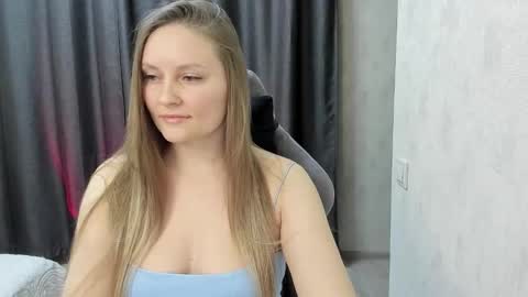 Snapshot of lisavanoranje chatting on 11/30/25, 03:49 Lisa online show from 11/30/25, 03:49