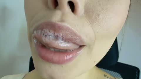 Snapshot of lisbet_21x chatting on 10/20/25, 10:32 Lisbet online show from 10/20/25, 10:32