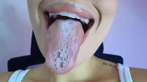 Snapshot of lisbet_21x chatting on 11/06/25, 10:32 Lisbet online show from 11/06/25, 10:32