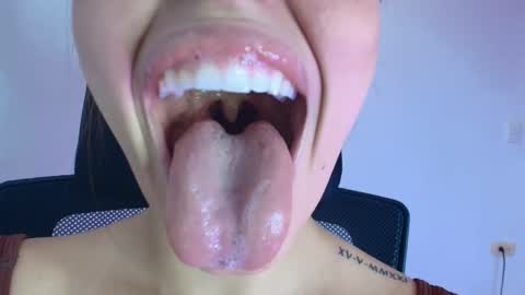 Snapshot of lisbet_21x chatting on 11/11/25, 08:53 Lisbet online show from 11/11/25, 08:53