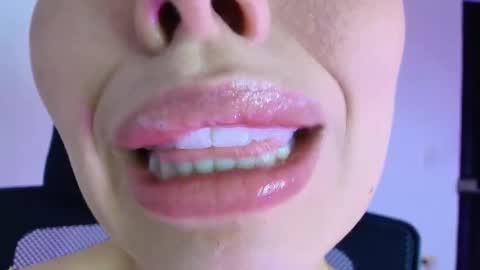 Snapshot of lisbet_21x chatting on 11/15/25, 02:57 Lisbet online show from 11/15/25, 02:57