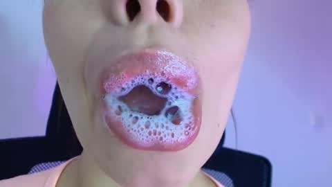 Snapshot of lisbet_21x chatting on 11/22/25, 05:01 Lisbet online show from 11/22/25, 05:01