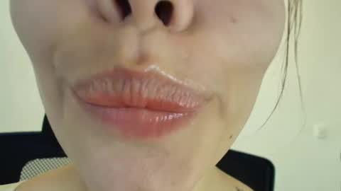 Snapshot of lisbet_21x chatting on 11/30/25, 02:54 Lisbet online show from 11/30/25, 02:54