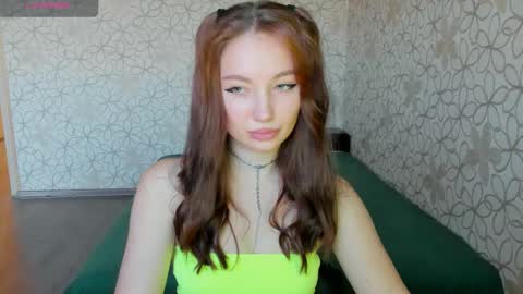 Snapshot of lissa_cristal_ chatting on 10/23/25, 10:25 lissa_cristal_ online show from 10/23/25, 10:25