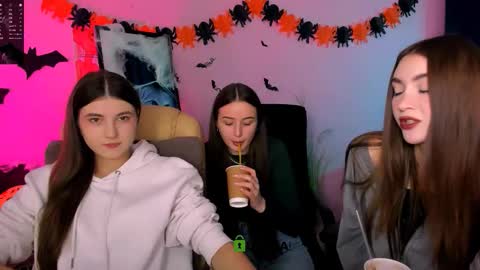 lissa_night online show from 10/25/25, 08:55