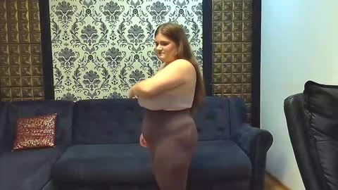 Lisa online show from 11/10/25, 02:49