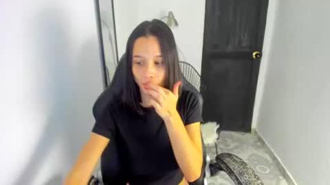 Snapshot of liswett_ chatting on 06/16/26, 01:25 Liss online show from 06/16/26, 01:25