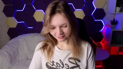 Snapshot of litabrom chatting on 01/12/25, 01:11 Lena online show from 01/12/25, 01:11