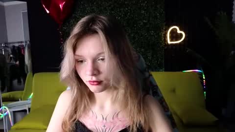 Snapshot of litabrom chatting on 03/10/25, 01:23 Lena online show from 03/10/25, 01:23