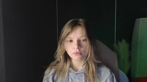 Snapshot of litabrom chatting on 09/15/25, 01:49 Lena online show from 09/15/25, 01:49