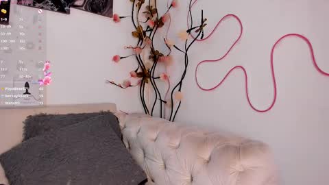 Snapshot of litcute_curly chatting on 02/26/25, 04:14 Aillyn online show from 02/26/25, 04:14