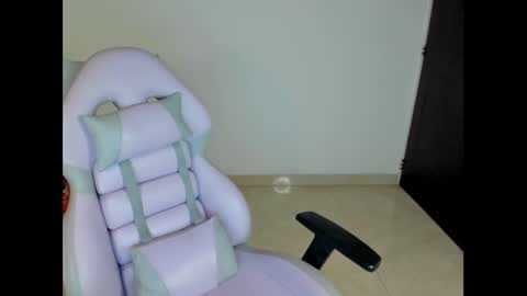 Danni online show from 12/17/24, 02:44