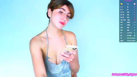 Snapshot of litlle_flowers chatting on 09/25/25, 05:27 Lana online show from 09/25/25, 05:27