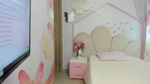 Snapshot of little__doll18 chatting on 11/28/25, 10:18 little__doll18 online show from 11/28/25, 10:18