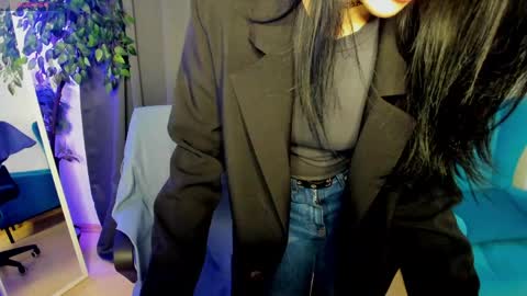 Snapshot of little__isabel chatting on 05/18/26, 01:35 Isabel online show from 05/18/26, 01:35