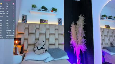 Sophie ---- connected from 1400 to 2100 Colombia time online show from 07/27/26, 07:43