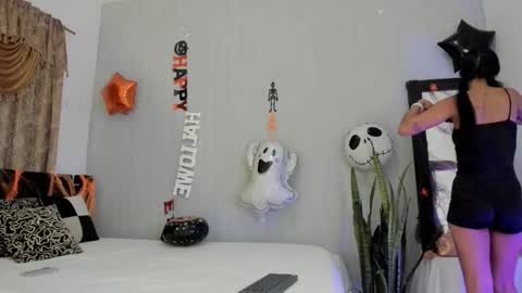 Snapshot of little_abbye chatting on 10/21/25, 10:49 little_abbye online show from 10/21/25, 10:49