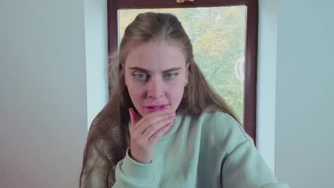 Snapshot of little_cu1tie chatting on 10/17/25, 07:55 Margo online show from 10/17/25, 07:55