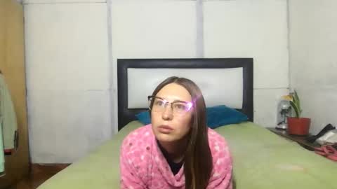 Snapshot of little_devil_diablita90 chatting on 09/19/25, 10:49 Diablita online show from 09/19/25, 10:49