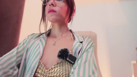 Snapshot of little_eli chatting on 01/24/25, 07:18 Help me reach 100 likes online show from 01/24/25, 07:18