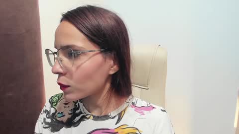 Snapshot of little_eli chatting on 02/01/25, 07:02 Help me reach 100 likes online show from 02/01/25, 07:02