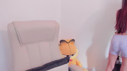 Snapshot of little_eli chatting on 02/10/25, 07:07 Help me reach 100 likes online show from 02/10/25, 07:07