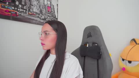 Snapshot of little_eli chatting on 10/01/25, 07:09 Help me reach 100 likes online show from 10/01/25, 07:09