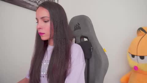 Snapshot of little_eli chatting on 10/13/25, 07:14 Help me reach 100 likes online show from 10/13/25, 07:14