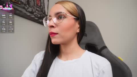 Snapshot of little_eli chatting on 11/13/25, 07:13 Help me reach 100 likes online show from 11/13/25, 07:13