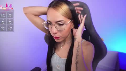 Snapshot of little_eli chatting on 11/25/25, 07:14 Help me reach 100 likes online show from 11/25/25, 07:14