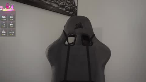 Snapshot of little_eli chatting on 12/01/25, 07:08 Help me reach 100 likes online show from 12/01/25, 07:08