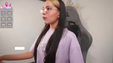 Snapshot of little_eli chatting on 12/14/25, 07:07 Help me reach 100 likes online show from 12/14/25, 07:07