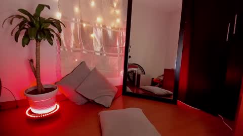 Snapshot of little_emilyd chatting on 12/18/24, 02:32 Emily online show from 12/18/24, 02:32