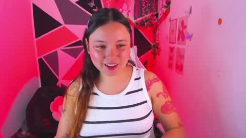 Snapshot of little_emma0 chatting on 04/15/26, 04:36 Carol online show from 04/15/26, 04:36