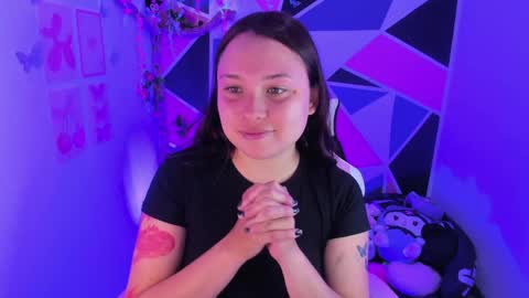 Snapshot of little_emma0 chatting on 05/19/26, 04:46 Carol online show from 05/19/26, 04:46