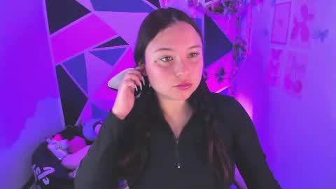 Snapshot of little_emma0 chatting on 07/10/26, 05:48 Carol online show from 07/10/26, 05:48