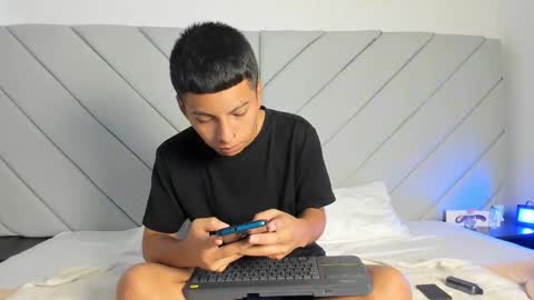 Snapshot of little_kris1 chatting on 10/25/25, 12:34 little_kris1 online show from 10/25/25, 12:34