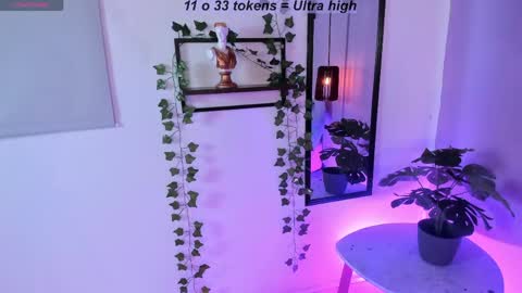Snapshot of little_lili19 chatting on 04/30/26, 08:57 Lili online show from 04/30/26, 08:57