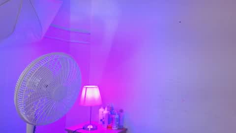 little_lilith_apple online show from 11/23/25, 07:13