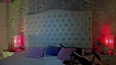 little_lilith_apple online show from 11/26/25, 11:11