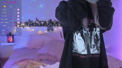 Snapshot of little_misaki chatting on 12/19/24, 11:03 Maria online show from 12/19/24, 11:03