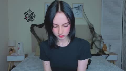 little_mollee online show from 10/27/25, 08:24
